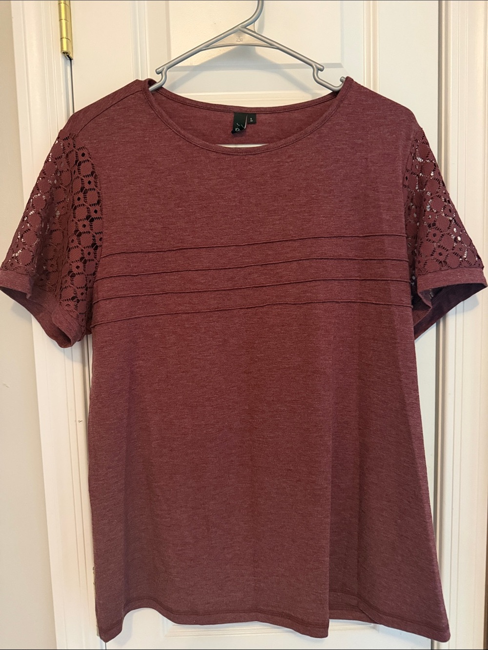 Lace-Sleeve Short Sleeve Tee in Burgundy by